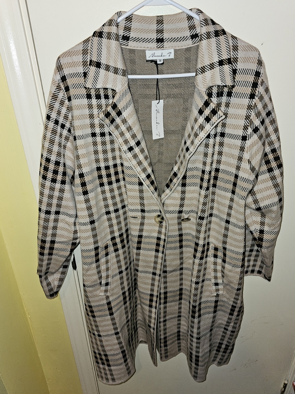 Plaid Single-Button Coat in Beige and Black